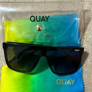 QUAY SUNGLASSES LIKE NEW